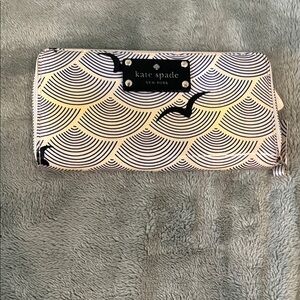 Kate Spade Black and Cream Patterned Wallet